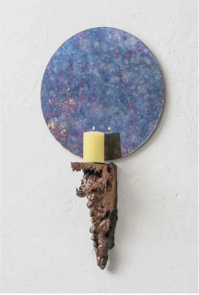immagine per Emiliano Maggi, Wolf Frieze on Blue, 2021, specchio blu cobalto inciso all'acido e lustro su ceramica smaltata