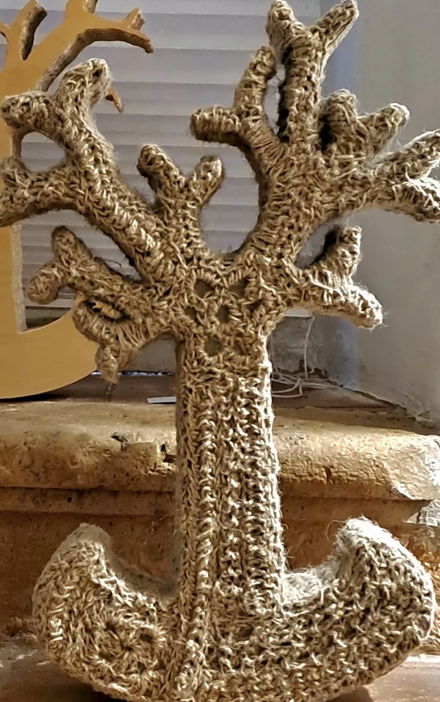 immagine per Enza Monetti - Penelope - legno rigenerato, tessitura manuale, filo naturale di juta - 56x36x10 cm. - anno 2026