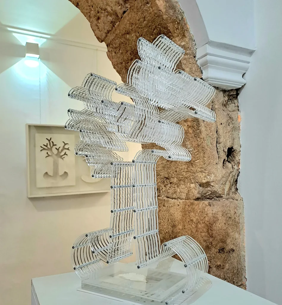 immagine per Enza Monetti - Respiro - metacrilato trasparente, ferro filettato, carta, legno - 53x30x9 cm. anno 2026