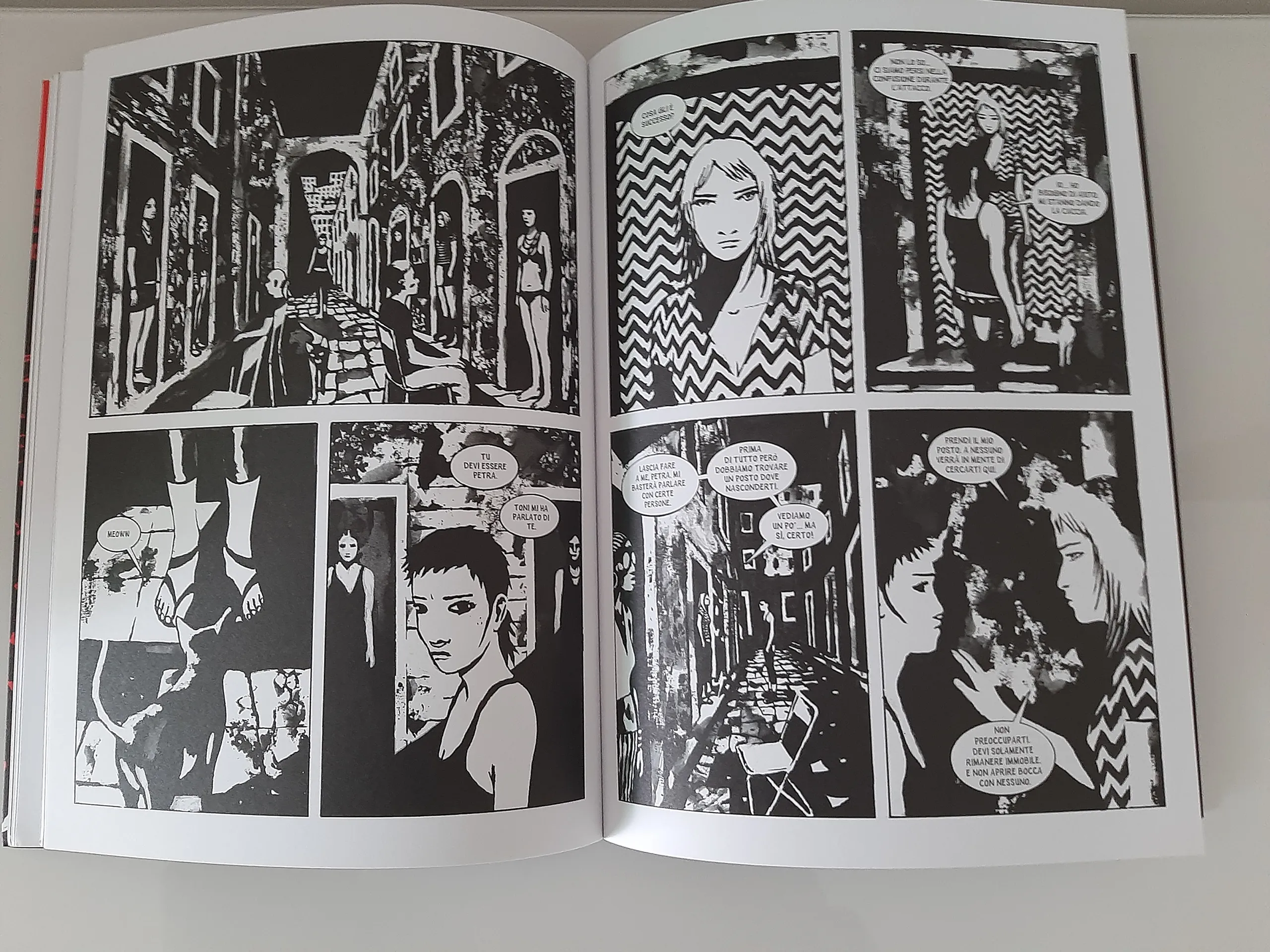 immagine per Tavole da Punica Fides, di Andrea Bruno, della Sputnik Press. Le campiture dei disegni e il grasso tratto nero fanno emergere figure e paesaggi emblematici.