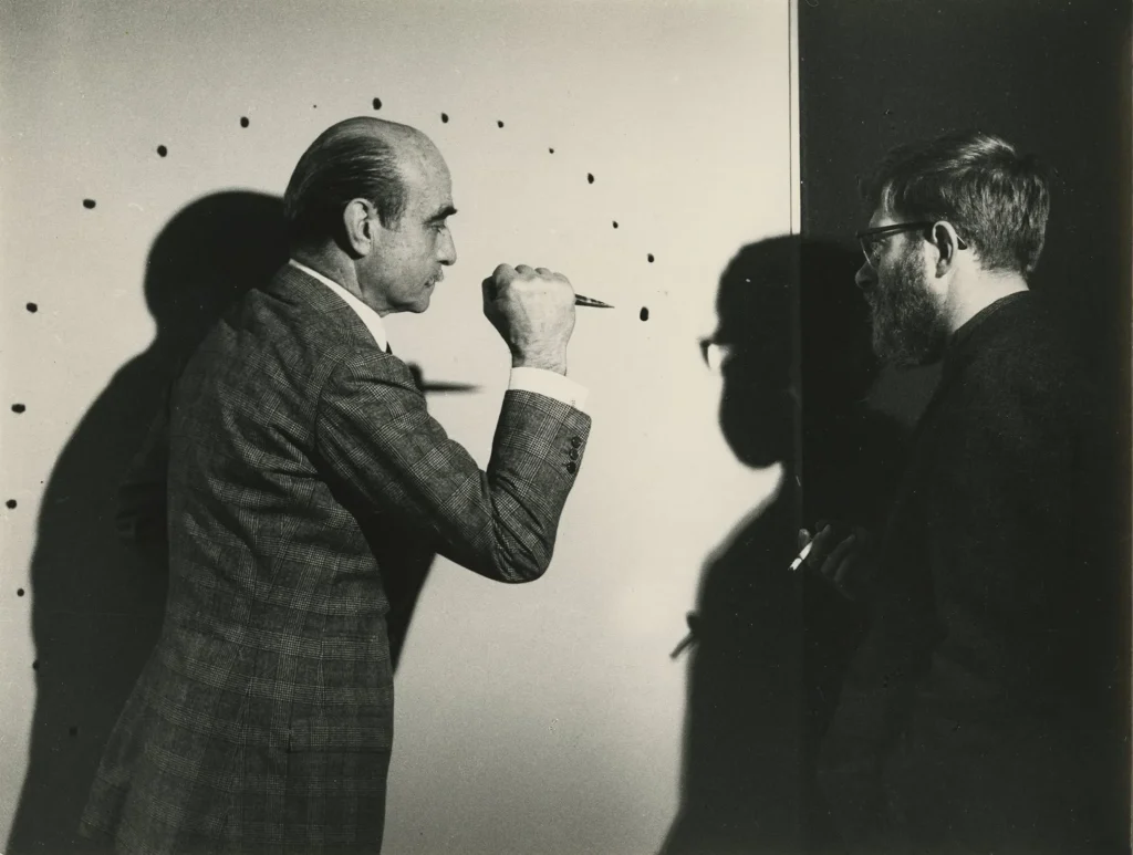 immagine per Lucio Fontana taglia la tela di Jef Verheyen, 1962 -immagine di frame da video