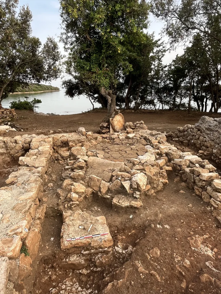 immagine per Gli scavi archeologici nel complesso monastico di Martinšćica, sull_isola di Cherso.(Ph. M.Čaušević-Bully, © MONACORALE)