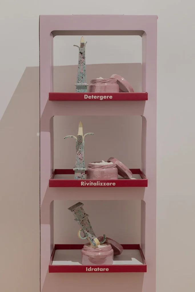 immagine per Alberto Maggini, BananaObelisco, Detergere, Rivitalizzare, Idratare, 2026, trittico, ceramica smaltata, dimensione ambientale. Installation view ULTRA FLAT, Fondazione Pastificio Cerere 2026. Courtesy Fondazione Pastificio Cerere. Credits: Carlo Romano.