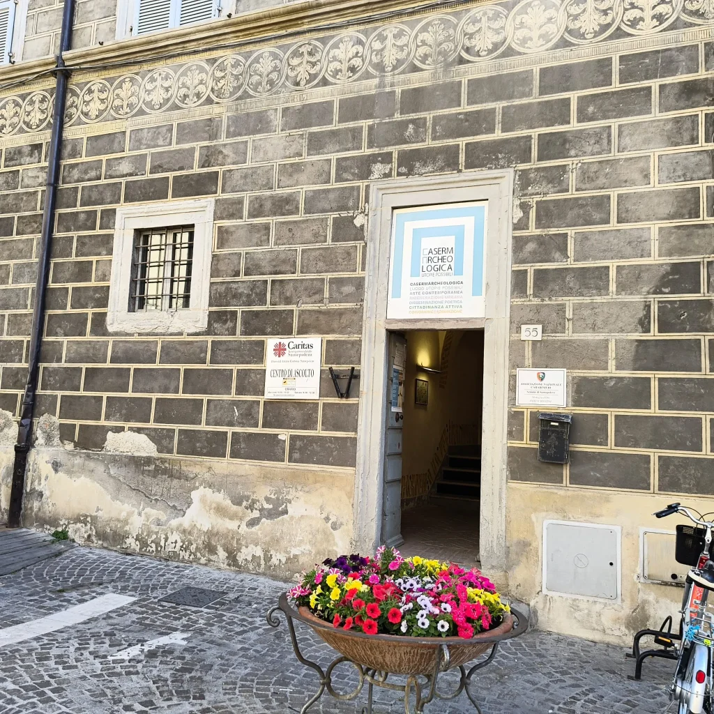 immagine per CasermArcheologica Ingresso. Foto di S. Piu