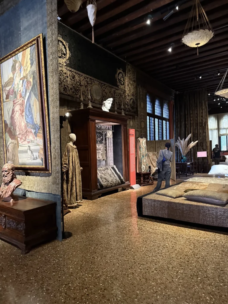 immagine per Erwin Wurm, Dreamers. Museo Fortuny di Venezia
