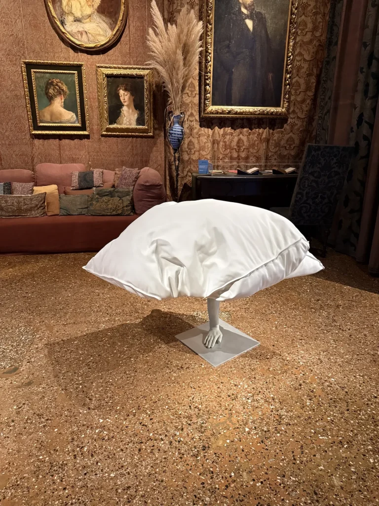 immagine per Erwin Wurm, Dreamers. Museo Fortuny di Venezia