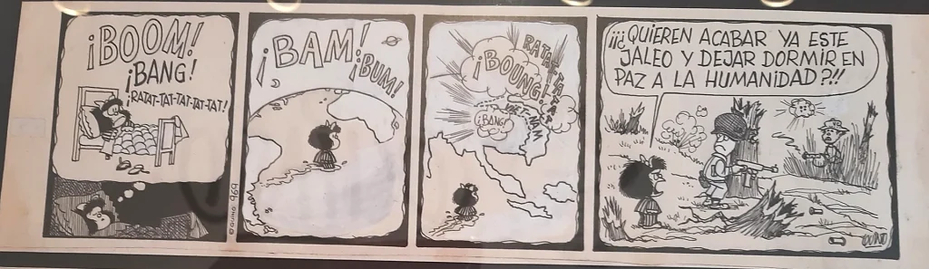 immagine per in una striscia di Mafalda esposta nell’Instituto Cervantes di Roma, si apprezzano le soluzioni grafiche e i montaggi innovativi di Quino.