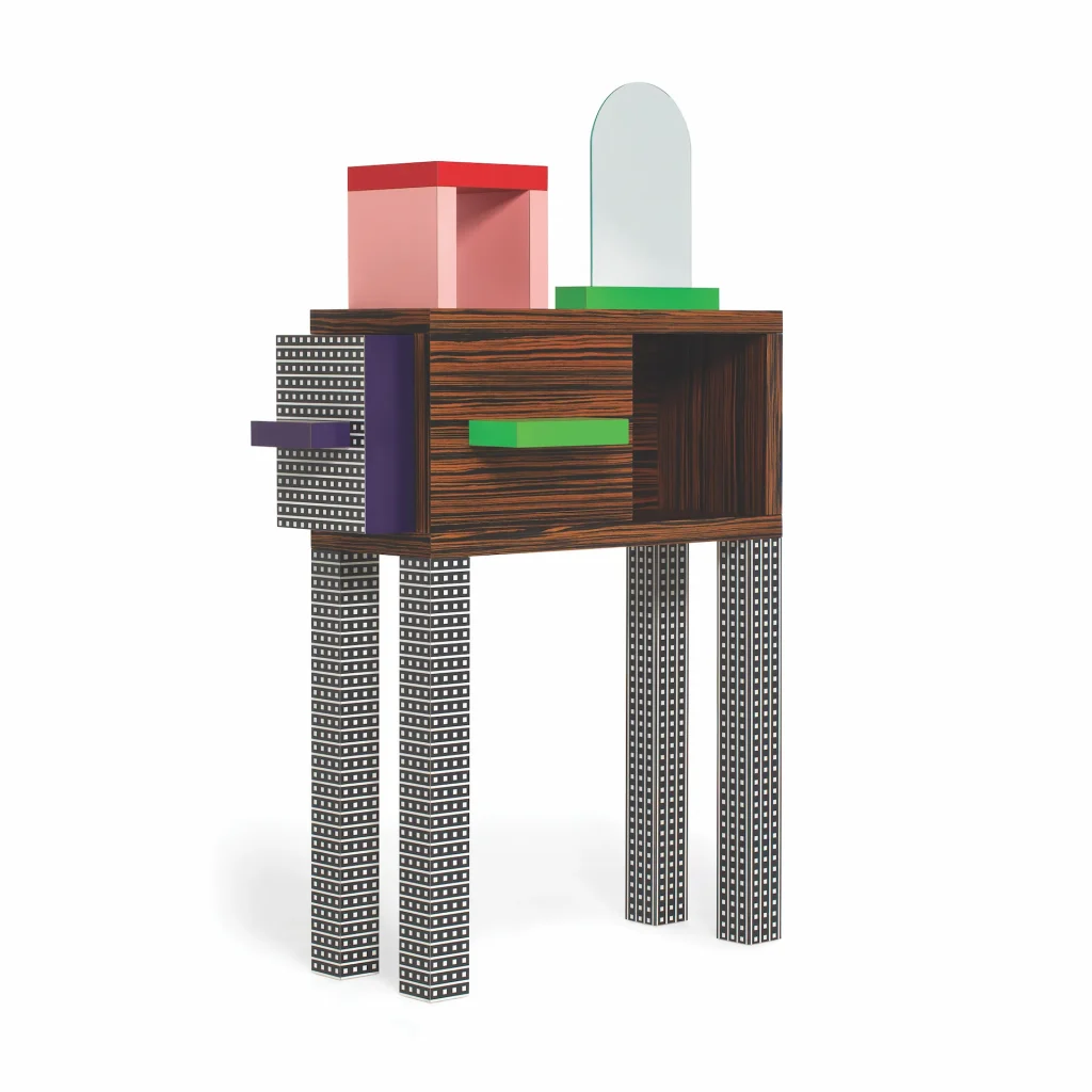 immagine per Nathalie Du Pasquier Emerald, 1985 Mobile contenitore in legno rivestito in laminato decorativo ed essenza lignea Altezza 190 cm, larghezza 110 cm, profondita 50 cm Collezione Memphis, Milano