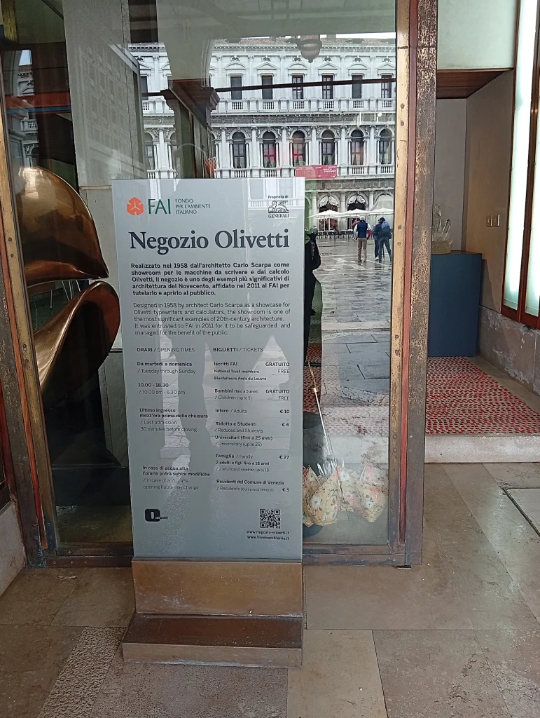 immagine per Negozio Olivetti, VE, mostra di leandro Herlic, HYBRIDIS, 2026 -ph. Paolo Di Pasquale