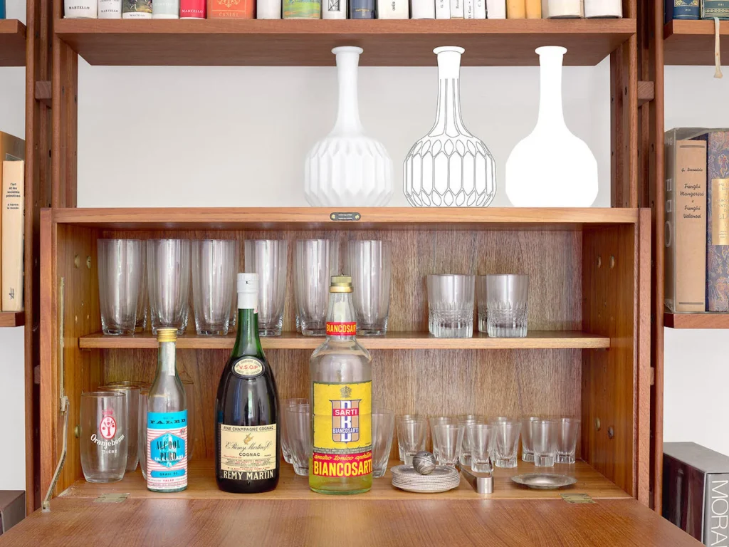 immagine per Olivo Barbieri Giorgio Morandi’s Home Bar, 1964 Grizzana Morandi, Bologna, 2017 Stampa a getto d’inchiostro su carta Archival, montata su D-Bond, cornice di legno bianca, vetro antiriflesso, Zeroglass 111 x 146 cm Collezione Olivo Barbieri