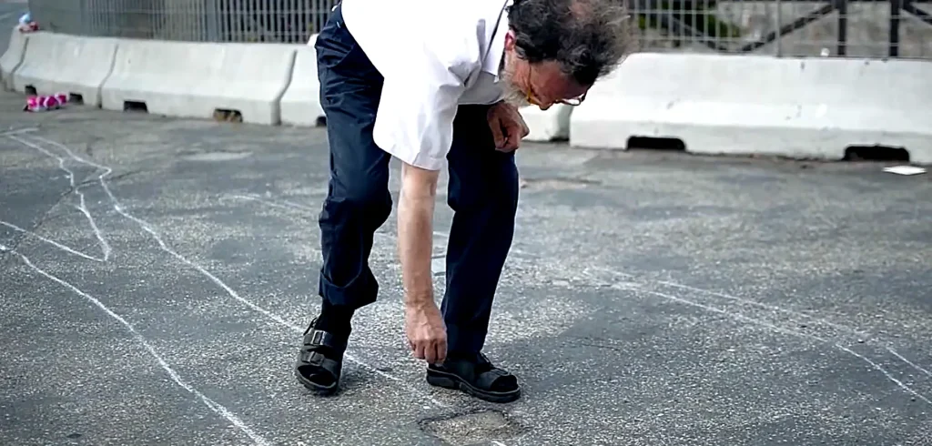 immagine screenshot da Fausto Delle Chiaie, dal Docu ll museo chiude quando l'autore è stanco, di Paolo Buatti