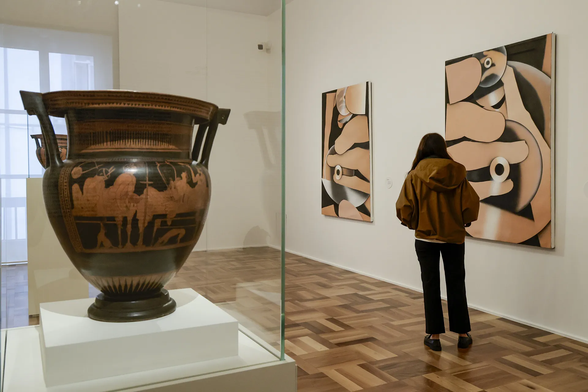 immagine per Vortici. Alexi Worth in dialogo con la ceramica antica - foto di Salvatore Laporta