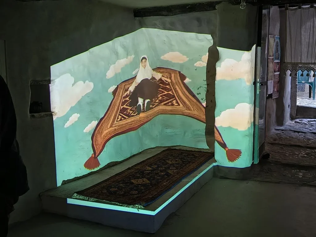 immagine per Parastoo Pakzad, bambini di Minab (frame del video), la società lunare, 2026, ©Andrea Fogli