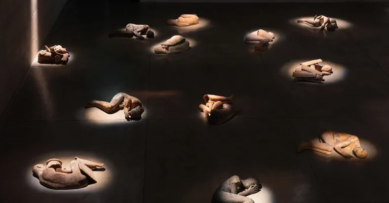 immagine per Mimmo Paladino torna a Milano. I Dormienti a Palazzo Citterio