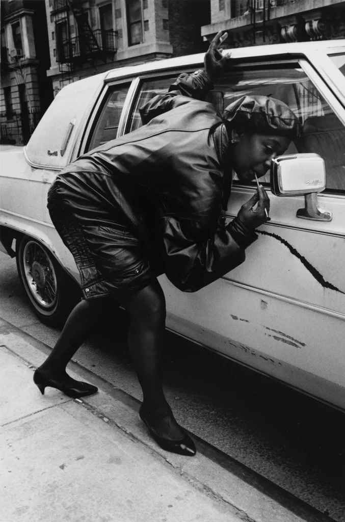 immagine per Martine Barrat, Love before going to the Rhythm Club, she would make sure her makeup was together, Harlem, 1996 Courtesy of the artist and La Galerie Rouge.