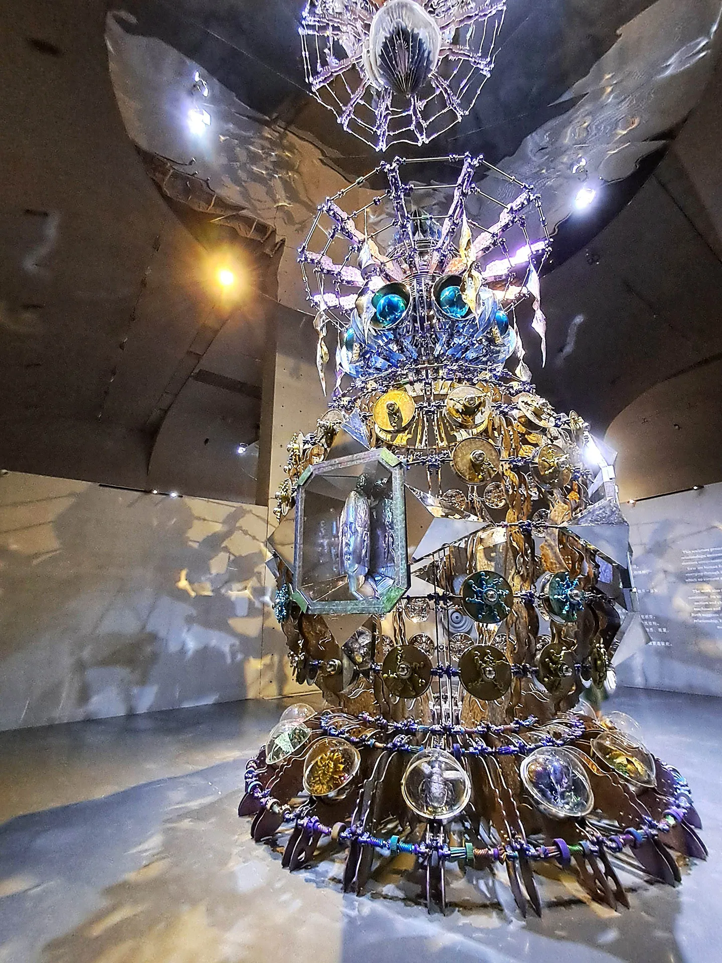 immagine per Birth - mostra Wallace Chan. Vessels of Other Worlds - Long Museum, Shanghai, luglio 2026 (ph Manuela De Leonardis)