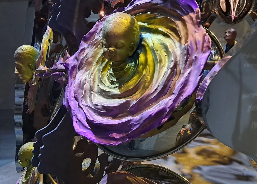 immagine per Growth (part.) - mostra Wallace Chan. Vessels of Other Worlds - Long Museum, Shanghai, luglio 2026 (ph Manuela De Leonardis)
