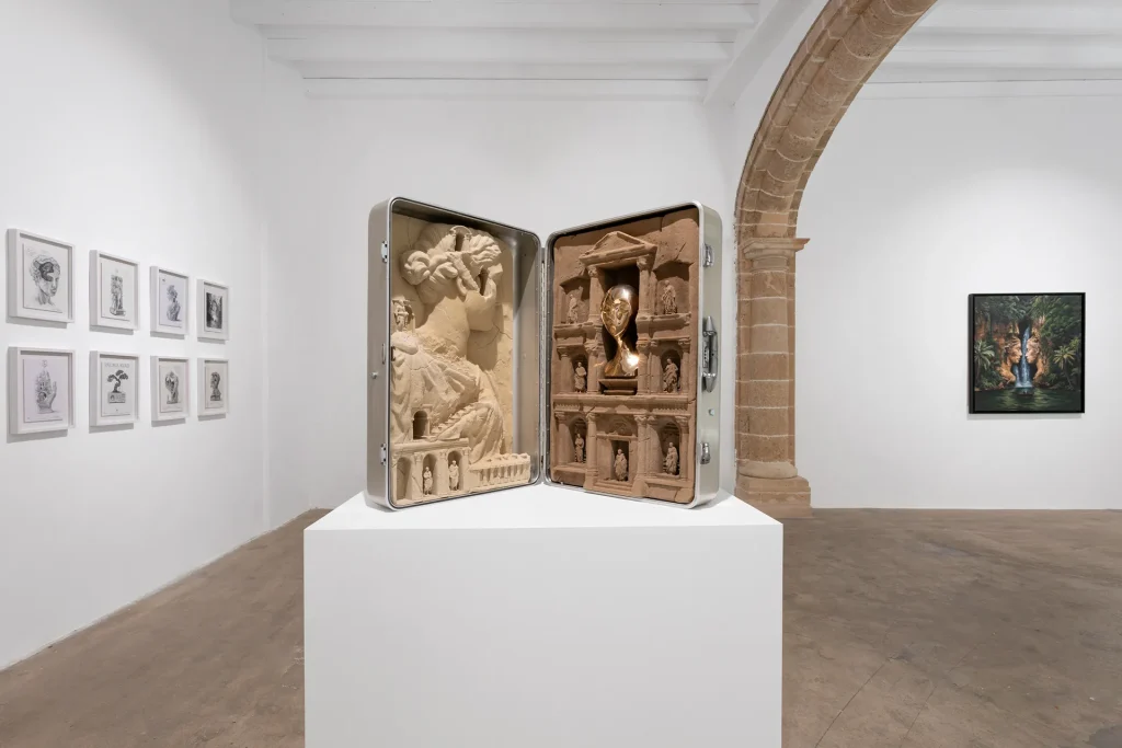 immagine per Daniel Arsham, Eroded Horizon installation view, Baró Galeria, Palma di Maiorca. Courtesy of the artist and Baró Galeria.