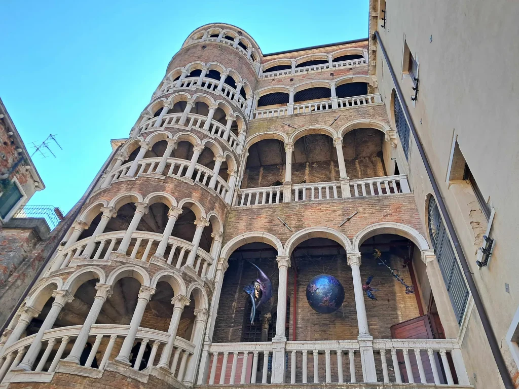 immagine per Wallace Chan Mythos, Scala Contarini del Boviolo, Venezia - maggio 2026 (ph Manuela De Leonardis)