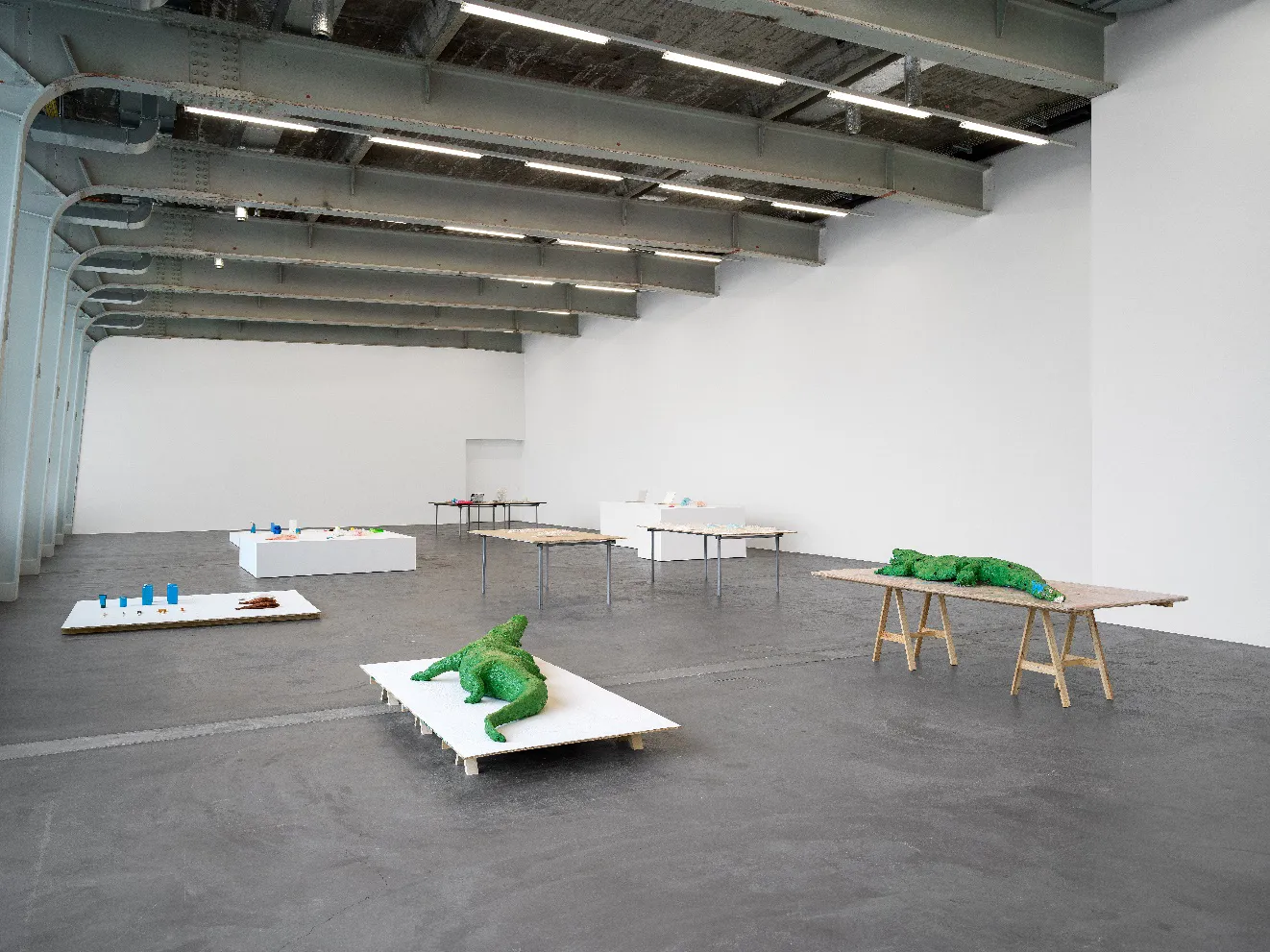 immagine per Henrik Olesen, Copies of real-life objects, tools and food, Kunsthalle Zürich, 2026. Foto: Cedric Mussano