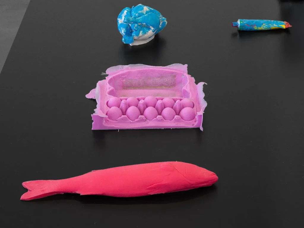 immagine per Henrik Olesen, Copies of real-life objects, tools and food, Kunsthalle Zürich, 2026. Foto: Cedric Mussano