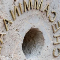 immagine per Rossella Biscotti, L’uomo che cammina all’indietro. Un'opera permanente a Parabita.