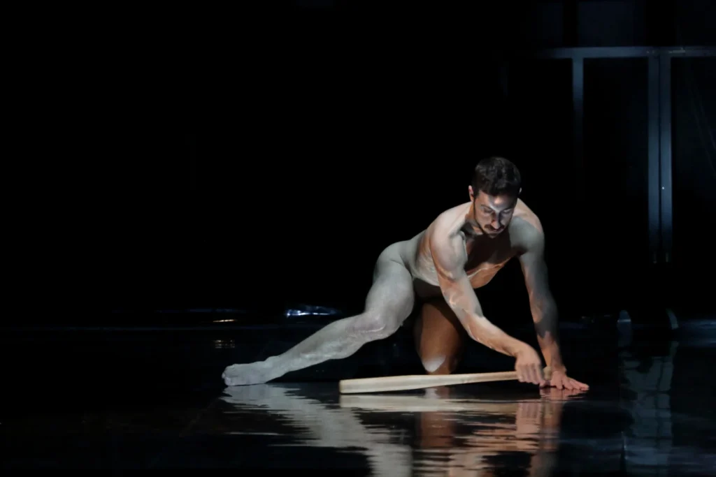 immagine per Kinkaleri, HellO°, Teatro Francesco Stabile, 2024, foto Salvatore Laurenzana per Città delle 100 scale festival