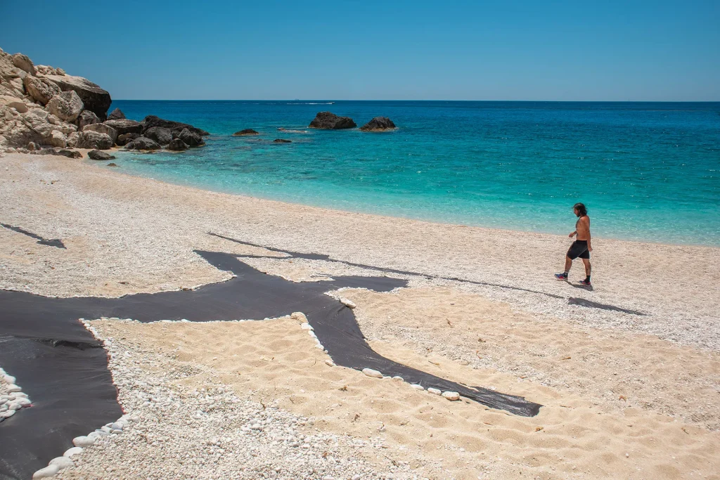 immagine per L'installazione The Hunt sull'isola di Othonoi nel mar Jonio