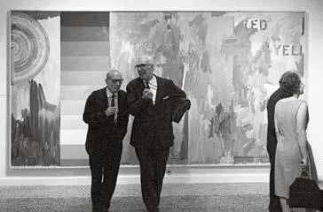 Fig. 15. Ugo Mulas, Mario Marcazzan e Gian Alberto Dell’Acqua davanti a Diver di Jasper Johns nelle sale dell’ex consolato americano alla XXXII Biennale di Venezia, giugno 1964 La fotografia è pubblicata in Flavio Fergonzi, Ugo Mulas/Jasper Johns. Fotografia come atto critico, 2026. © Eredi Ugo Mulas immagine per Fig. 15. Ugo Mulas, Mario Marcazzan e Gian Alberto Dell’Acqua davanti a Diver di Jasper Johns nelle sale dell’ex consolato americano alla XXXII Biennale di Venezia, giugno 1964 La fotografia è pubblicata in Flavio Fergonzi, Ugo Mulas/Jasper Johns. Fotografia come atto critico, 2026. © Eredi Ugo Mulas