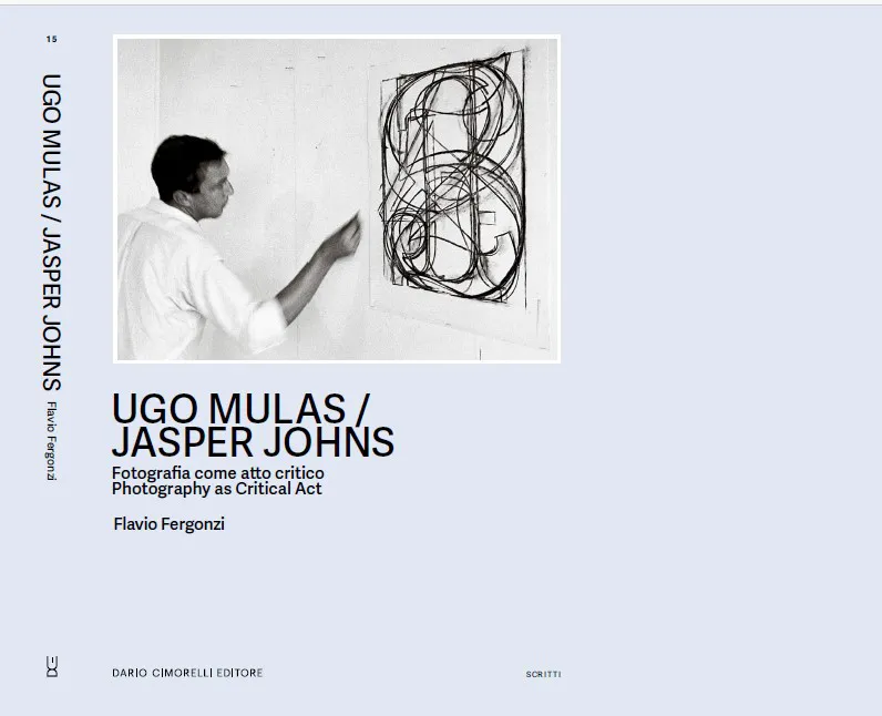 Fig. 5. Ugo Mulas, Jasper Johns che esegue una replica di 0 through 9 nello studio di Edisto Beach, South Carolina, fine ottobre 1965. Courtesy Archivio Ugo Mulas @ Eredi Ugo Mulas. La riproduzione è sulla copertina di: Flavio Fergonzi, Ugo Mulas/Jasper Johns: fotografia come atto critico <a href="https://www.dariocimorellieditore.it/libro/9791255610885" target="_blank" rel="noopener">https://www.dariocimorellieditore.it/libro/9791255610885</a> immagine per Fig. 5. Ugo Mulas, Jasper Johns che esegue una replica di 0 through 9 nello studio di Edisto Beach, South Carolina, fine ottobre 1965. Courtesy Archivio Ugo Mulas @ Eredi Ugo Mulas. La riproduzione è sulla copertina di: Flavio Fergonzi, Ugo Mulas/Jasper Johns: fotografia come atto critico https://www.dariocimorellieditore.it/libro/9791255610885