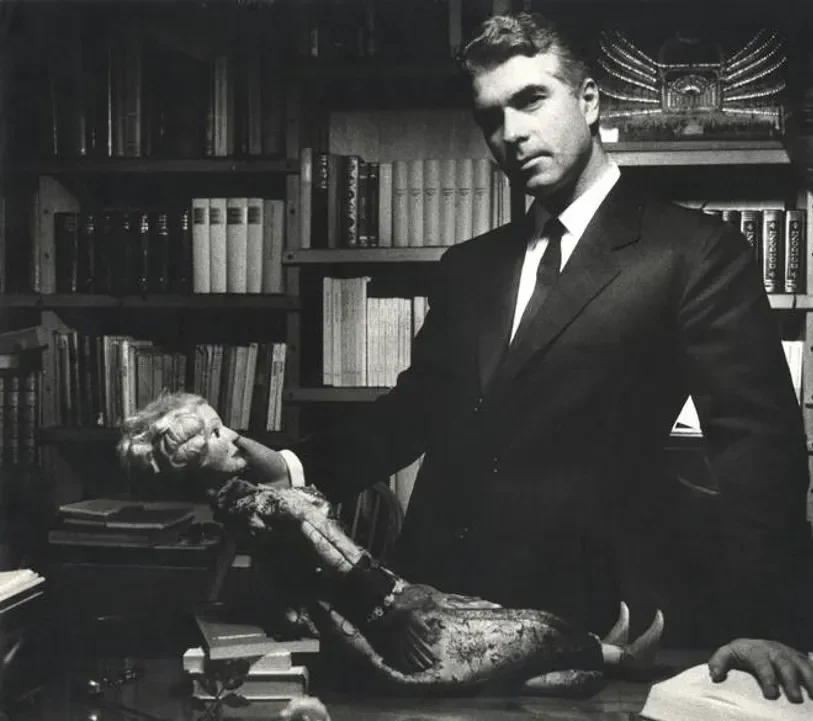 immagine per Fig. 7 Ugo Mulas, Giorgio Strehler nel suo studio a Milano, 1961. La fotografia è pubblicata in Ugo Mulas: l’operazione fotografica, 2023. © Eredi Ugo Mulas
