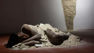 immagine per La Dark Age di Carlos Martiel alla Rubin Foundation di New York