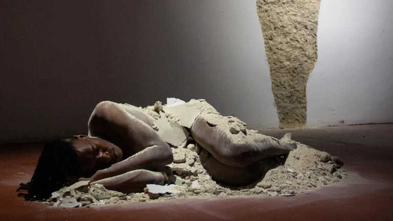immagine per La Dark Age di Carlos Martiel alla Rubin Foundation di New York