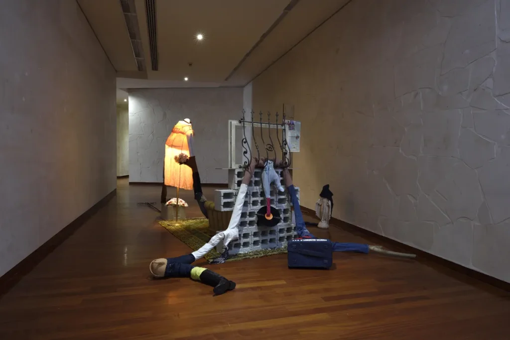 immagineper Eugenio Tibaldi, Più là che Abruzzi 03, 2019, installazione ambientale, materiali vari Foto Gino Di Paolo