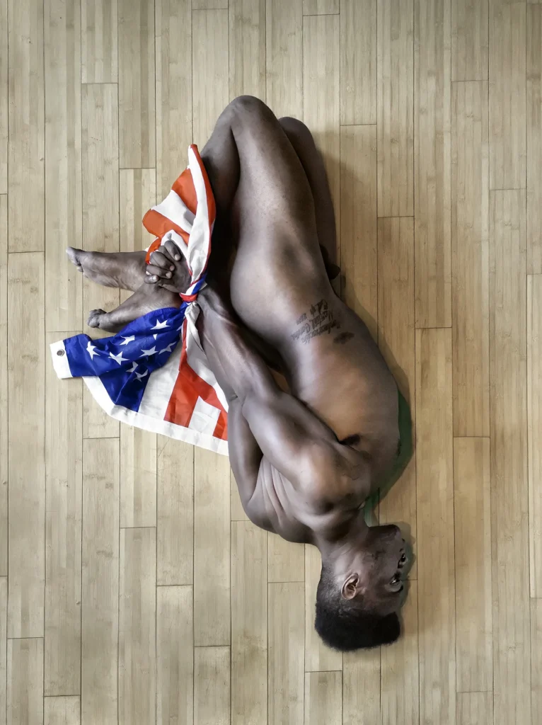 immagine per Carlos Martiel, Fundamento (Basis), 2020. New York, USA. Photographic print. Photo by Jorge Sánchez and Pablo Maestres. Courtesy of the artist.