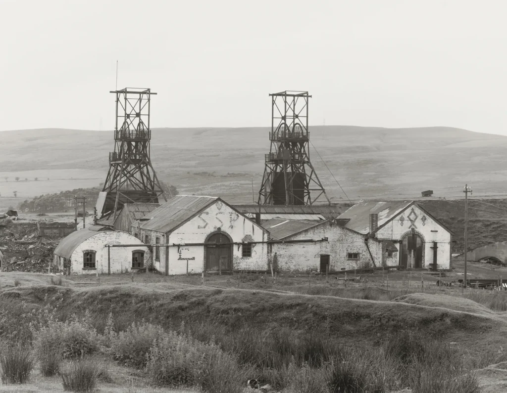 Autore: Bernd & Hilla Becher Titolo: Pozzo di Seven Sisters, Galles meridionale, Gran Bretagna #: PSD-BHB-2019-003 Anno: 1966 Tecnica: Stampa ai sali d’argento ©: Estate Bernd & Hilla Becher, rappresentato da Max Becher Courtesy Die Photographische Sammlung/SK Stiftung Kultur – Bernd & Hilla Becher Archiv, Colonia
