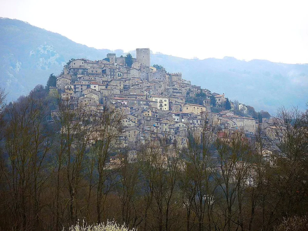 immagine per Pereto, il borgo