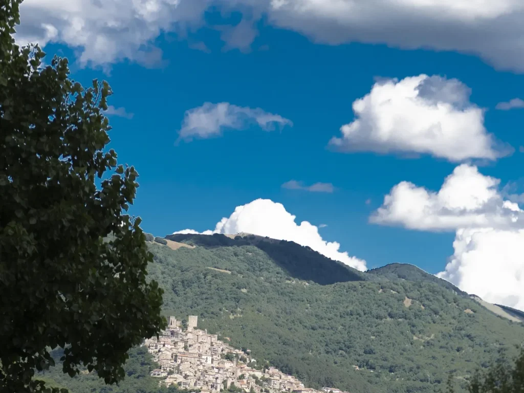 immagine per Pereto, il borgo