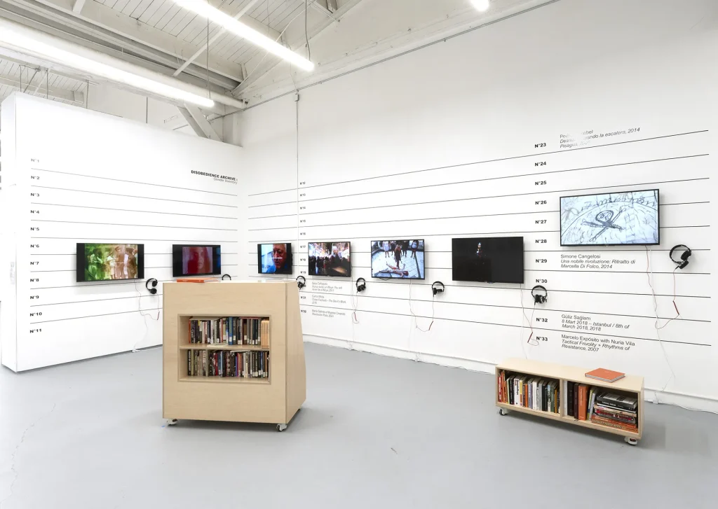 immagine per Veduta della mostra The Whisperers, a cura di Tannaz Farsi e Simone Ciglia, Ditch Projects, Springfield, OR, 17 gennaio–15 febbraio 2026. Opere da Disobedience Archive. Foto Mike Bray