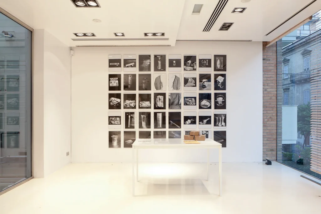 immagine per Veduta della mostra Vita Activa. Figure del lavoro nell’arte contemporanea, a cura di Simone Ciglia, Ex Palazzetto Albanese, Fondazione Aria, Pescara, 11 luglio–12 settembre 2014. Opere di Gianfranco Baruchello. Foto Paolo Angelucci