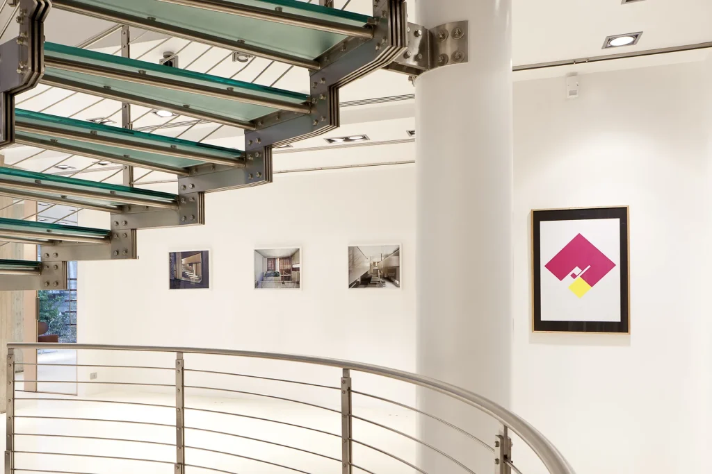 immagine per Veduta della mostra Vita Activa. Figure del lavoro nell’arte contemporanea, a cura di Simone Ciglia, Ex Palazzetto Albanese, Fondazione Aria, Pescara, 11 luglio–12 settembre 2014. Opere di (da sinistra verso destra): Armin Linke, Bruno Munari. Foto Paolo Angelucci
