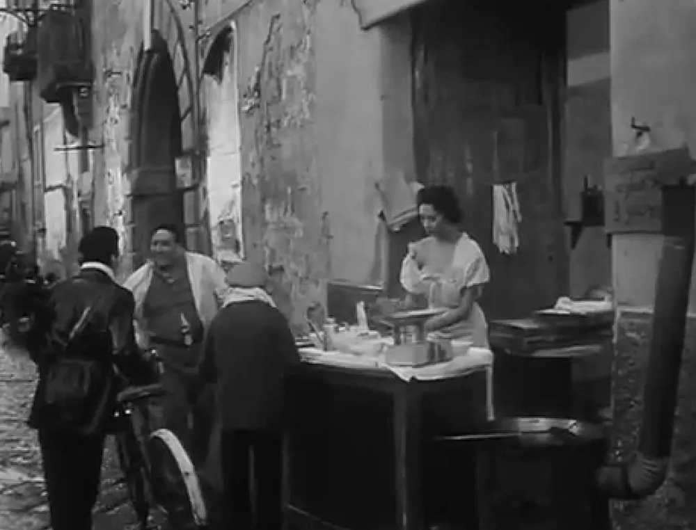 immagine per Sophia Loren e Giacomo Furia nell'episodio Pizze a credito - L'oro di Napoli è un film del 1954, diretto da Vittorio De Sica