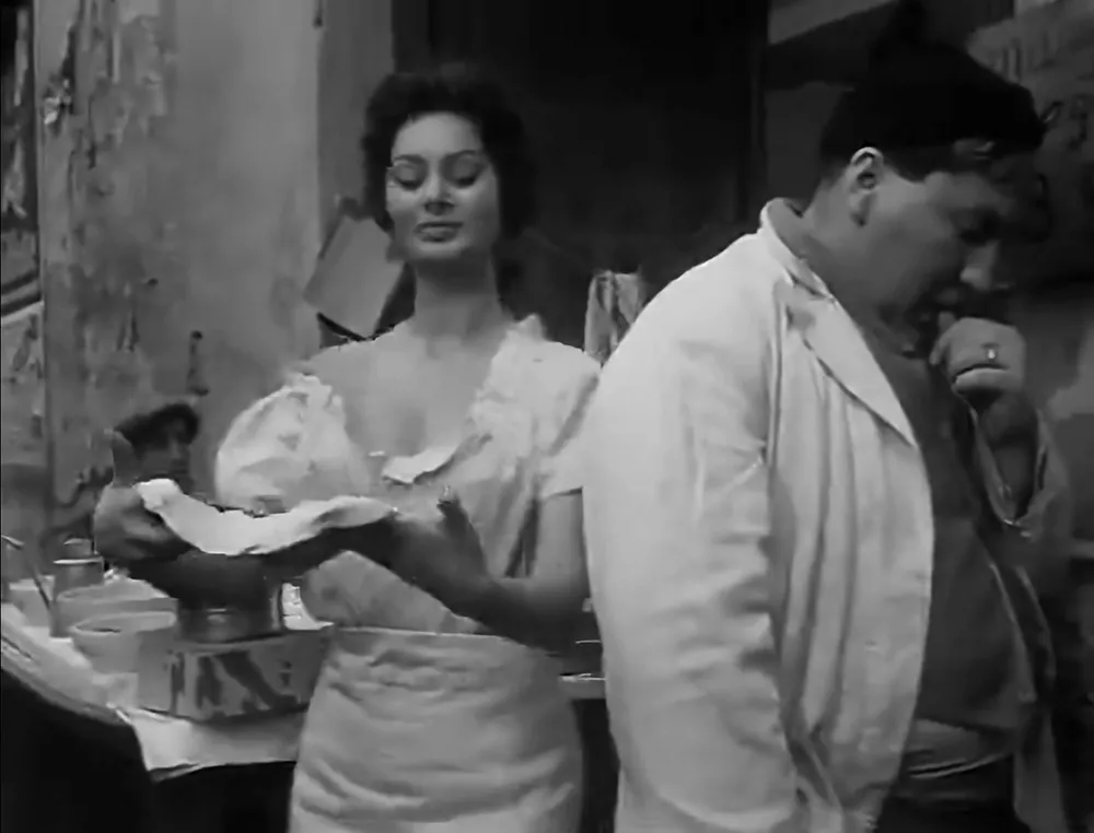 immagine per Sophia Loren e Giacomo Furia nell'episodio Pizze a credito - L'oro di Napoli è un film del 1954, diretto da Vittorio De Sica