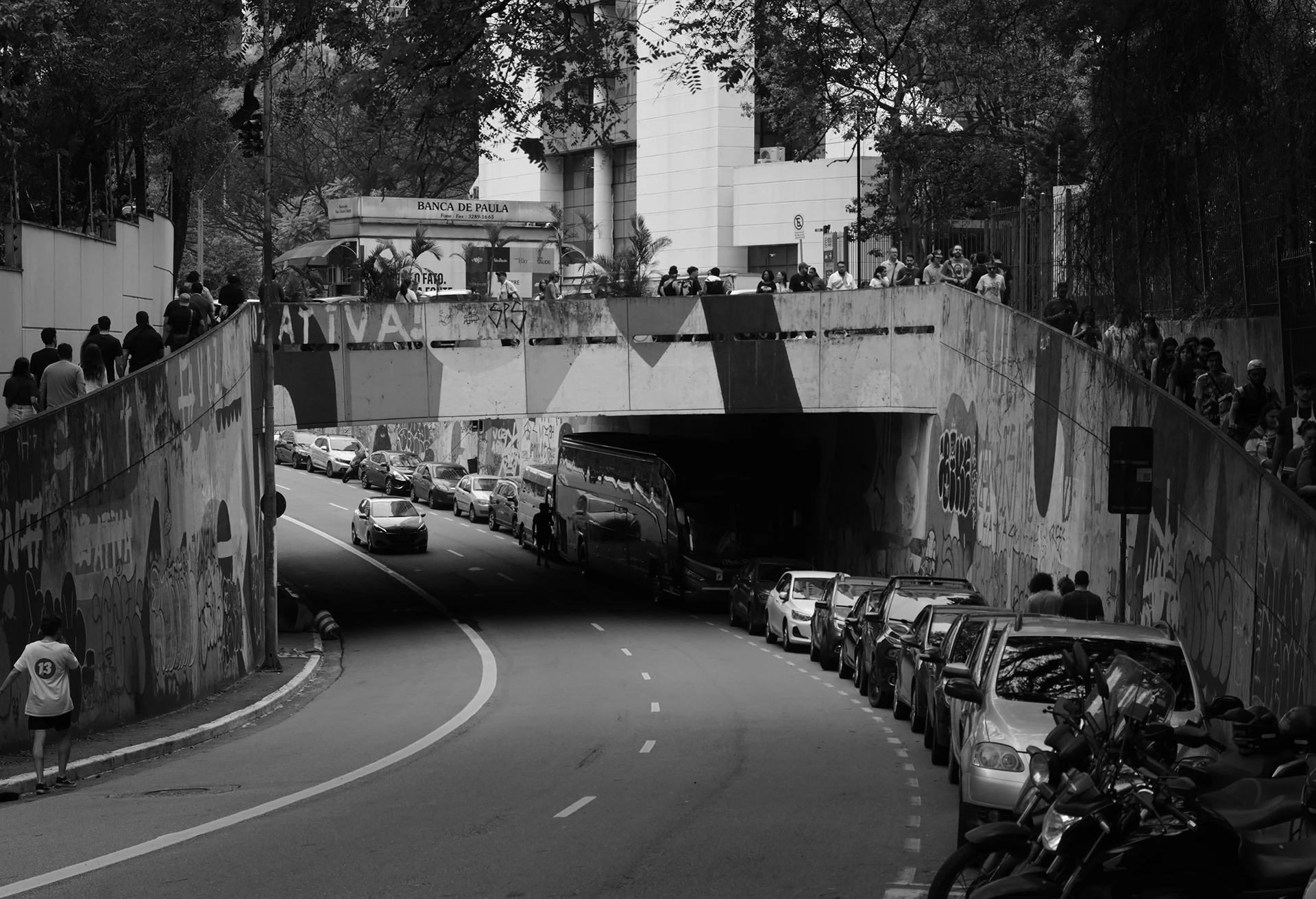 immagine per O Ato de Olhar (The Act of Looking). Neil Wildin - Beneath the Avenue
