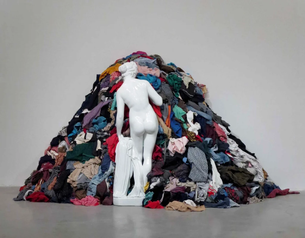 immagine per Venere degli stracci 1967 - 2014 cemento, smalto e stracci 190 x 250 x 120 cm Fondazione Pistoletto Cittadellarte, Biella Foto Courtesy Archivio Pistoletto, Biella
