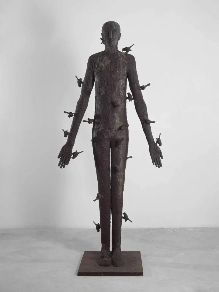 immagine per Mimmo Paladino Caduto a ragione 1995 Bronzo, 218 x 97 x 59 cm Collezione dell’artista