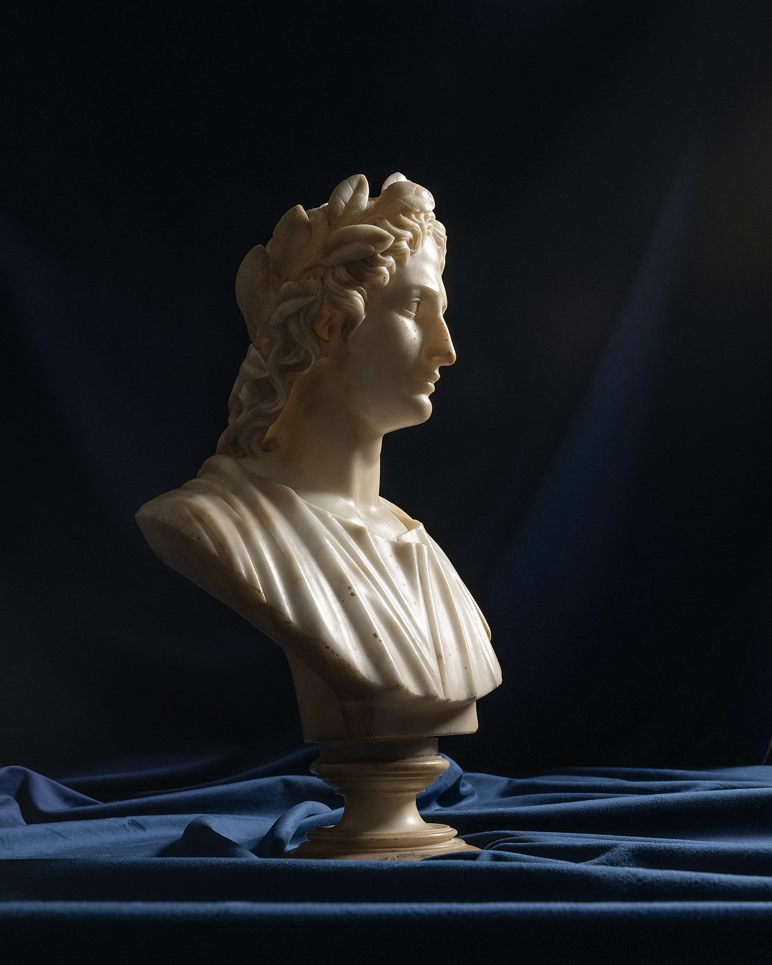 immagine per Mythological Beauty Antiques Par Force Scultore neoclassico italiano della fine del XVIII secolo - inizio XIX secolo Busto in marmo del poeta Virgilio 40 x 25 x 13 cm 1780-1820