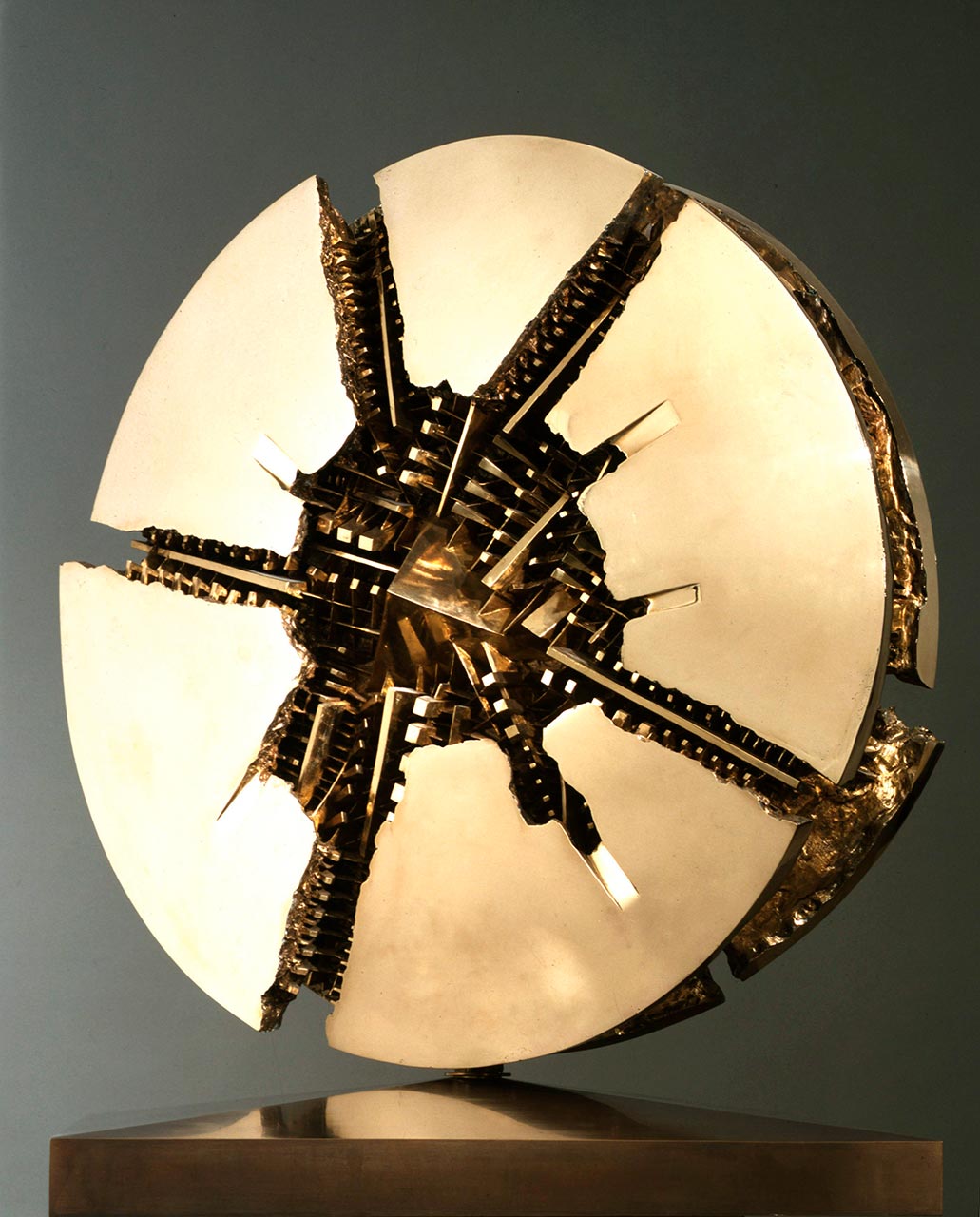 immagine per Arnaldo Pomodoro, Disco solare
