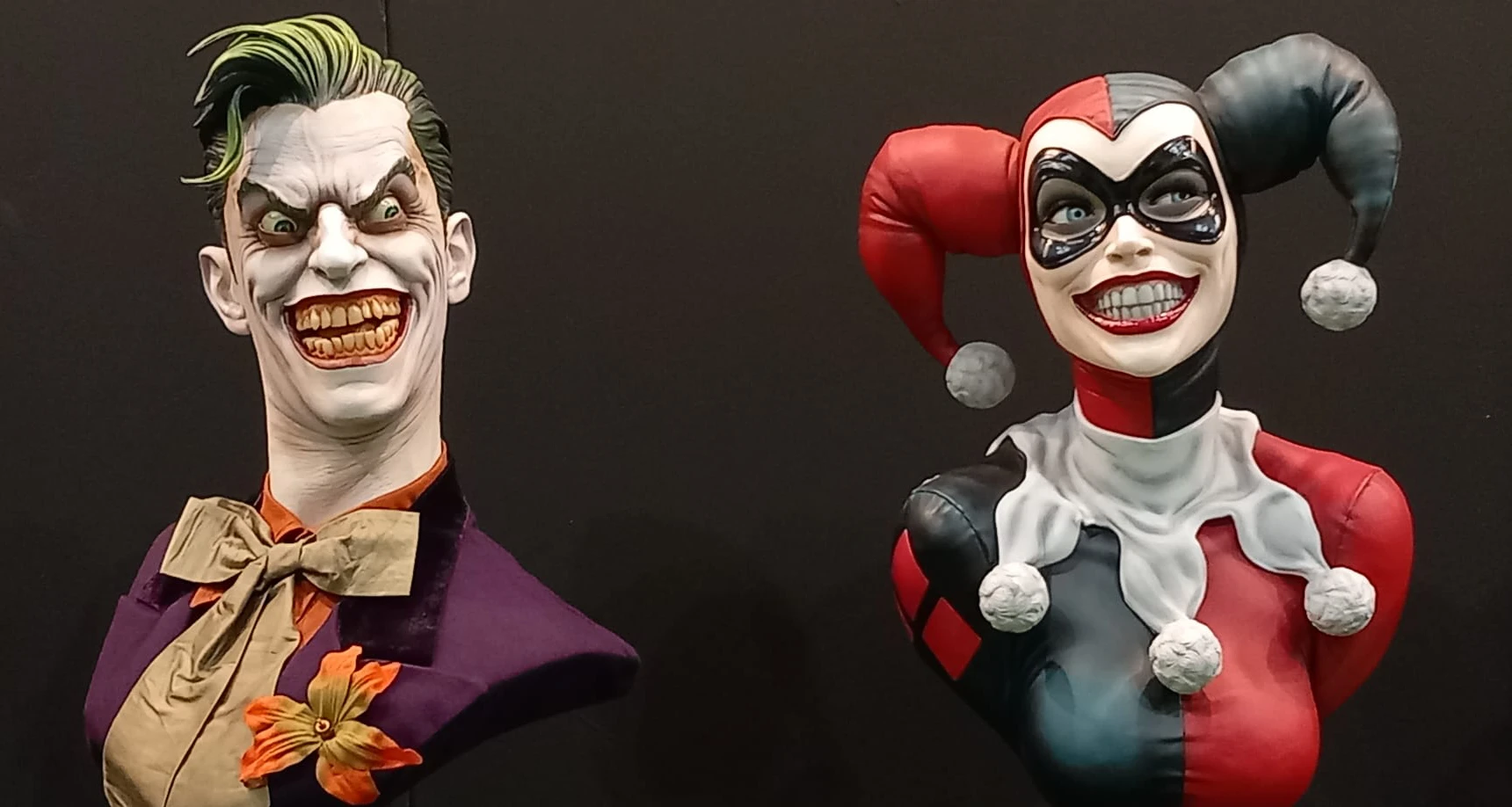 immagine per Busti di Joker e Harley Quinn in mostra al 37°Romics. Ph. Paolo Di Pasquale