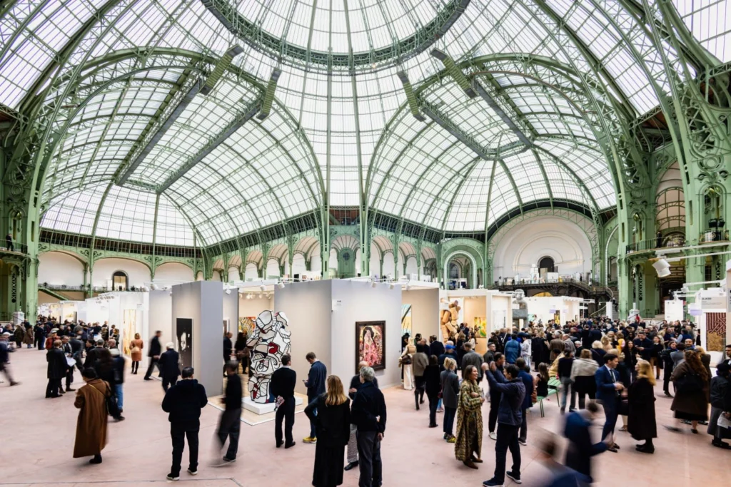 immagine per la navata centrale del Grand Palais a Parigi durante la fiera d'arte contemporanea Art Basel Paris